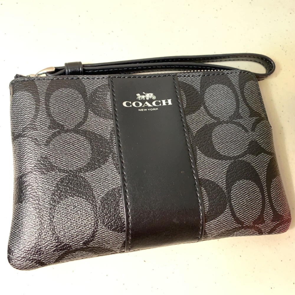 Authentic Coach Wristlet Wallet 6’X4’ 🆕
